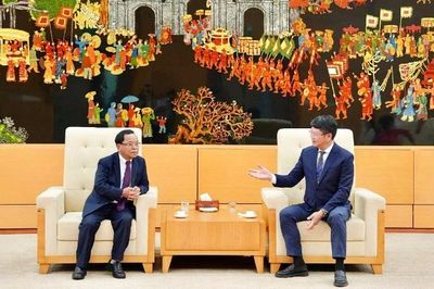 Ủy viên Bộ Chính trị, Phó Thủ tướng, Bộ trưởng Tư pháp Lào bắt đầu chuyến thăm và làm việc tại Việt Nam