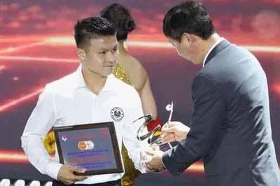 Quang Hải đoạt danh hiệu Cầu thủ xuất sắc nhất V.League 1-2025/2026