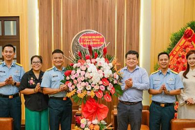 Quân chủng Phòng không-Không quân chúc mừng Báo Nhân Dân nhân kỷ niệm Ngày Báo chí Cách mạng Việt Nam
