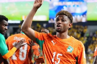 Sao Man United tỏa sáng từ ghế dự bị, Bờ Biển Ngà lần đầu thắng đại diện Nam Mỹ