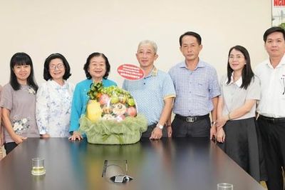 Nguyên Phó Chủ tịch nước Trương Mỹ Hoa thăm Báo Người Lao Động nhân Ngày 21-6