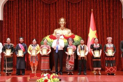 Những người 'truyền lửa' nơi vùng cao Đà Nẵng (Kỳ 1: Người phụ nữ Gié Triêng giàu nghị lực)