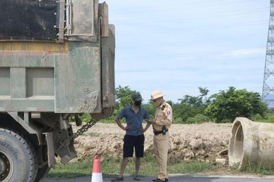 CSGT Hà Nội 'mạnh tay' xử lý các xe ô tô chở quá tải