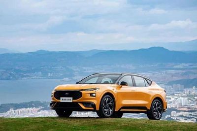 [GALLERY] Ford Mondeo Sport ra mắt sát vách Việt Nam, 'ăn xăng' 4,6L/100 km