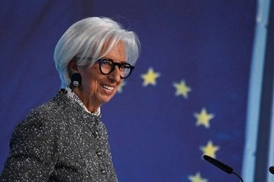 [VIDEO] ECB bất ngờ tăng lãi suất lần đầu sau gần ba năm