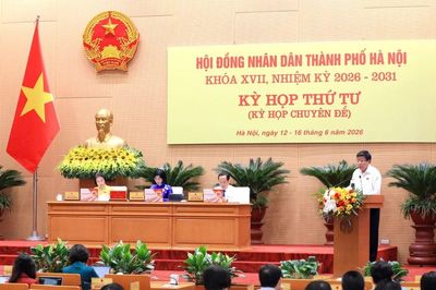 Hà Nội nâng cao năng lực y tế cơ sở, phát triển kinh tế ban đêm