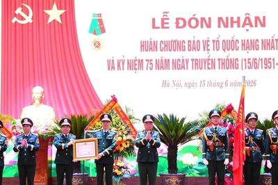 Học viện Hậu cần đón nhận Huân chương Bảo vệ Tổ quốc hạng Nhất