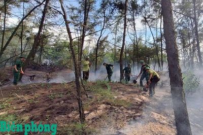 Nhanh chóng dập tắt cháy rừng tại xã Phú Vinh
