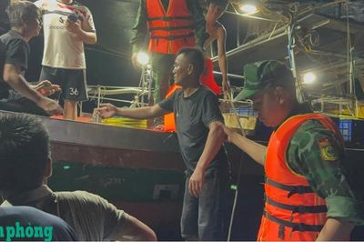 Chìm tàu cá, 3 thuyền viên được cứu nạn kịp thời