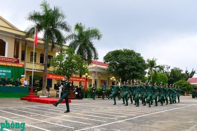 Tuyên thệ dưới quân kỳ Quyết thắng, các chiến sĩ mới vững bước trên chặng đường quân ngũ