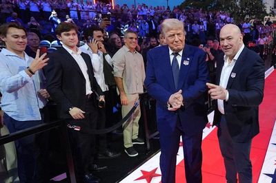 Sinh nhật chưa từng có của Tổng thống Mỹ Trump