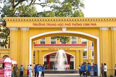 Quảng Ninh kỷ luật 3 cán bộ coi thi vụ giám thị bị tố hỗ trợ thí sinh xem bài