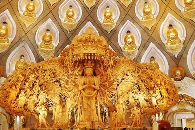 Mái vòm phủ kín tượng Phật khiến du khách choáng ngợp, ngỡ như 'ở thế giới khác'