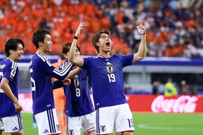 Nhật Bản 2-2 Hà Lan: Các cựu danh thủ MU ngả mũ thầy trò Moriyasu