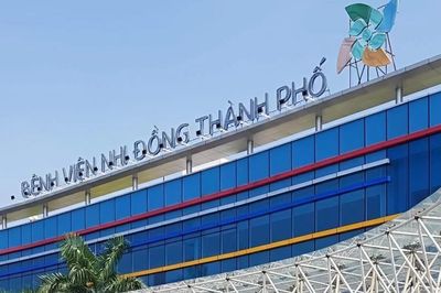 Bé gái mắc hội chứng 'người hóa đá' hiếm gặp, triệu người mới có một ca