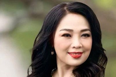 NSND Thái Bảo trẻ trung yêu đời tuổi 62, Midu tình tứ bên chồng đại gia
