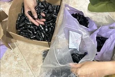 Khởi tố các đối tượng mua bán thuốc lá điện tử chứa ma túy