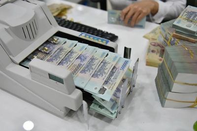 Lãi suất qua đêm giảm mạnh về 3,5%/năm