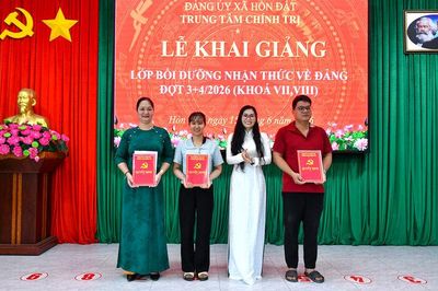 110 học viên tham gia lớp bồi dưỡng nhận thức về Đảng tại xã Hòn Đất