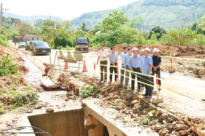 Phó Chủ tịch UBND tỉnh Lê Huyền kiểm tra các công trình giao thông khu vực phía nam Khánh Hòa
