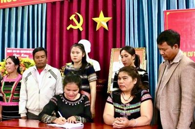'Cầu nối' đưa nghị quyết của Đảng vào cuộc sống