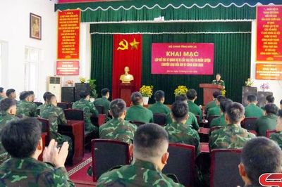 Khai giảng lớp bổ túc sĩ quan dự bị cấp đại đội và huấn luyện chuyển loại hỏa khí đi cùng