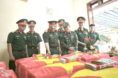 Lãnh đạo Quân khu II kiểm tra công tác tìm kiếm, quy tập hài cốt liệt sĩ tại xã Thanh Thủy