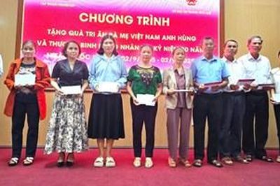 Hơn 24.000 người có công ở Huế được tặng quà dịp 27/7