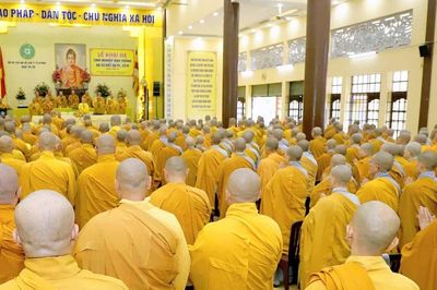 TP.HCM: Tăng Ni khu vực Bình Dương cũ về tổ đình Hội Khánh tham dự Bố-tát