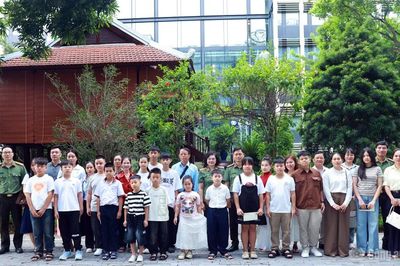 Ấm áp buổi gặp mặt con liệt sĩ, con thương binh Công an nhân dân