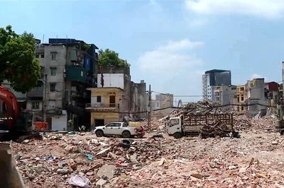 Nhà trong ngõ thành mặt đường, giá rao tới 600 triệu đồng/m²
