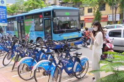 Xe điện công cộng - 'mảnh ghép' của giao thông xanh