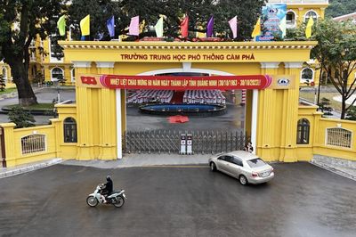 Quảng Ninh: Xác minh phản ánh giám thị gợi ý thí sinh cho bạn xem bài thi