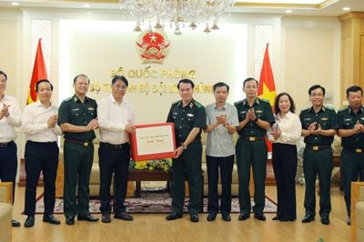 Đoàn công tác của tỉnh làm việc với Đảng ủy - Bộ Tư lệnh Bộ đội Biên phòng