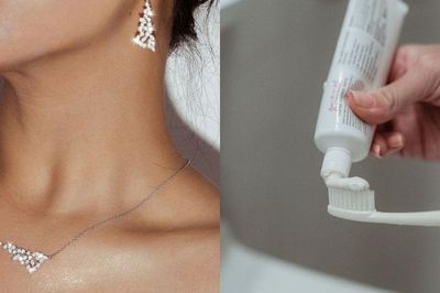 Đừng vội mang đi đánh bóng, dây chuyền bạc xỉn màu có thể sáng lại nhờ cách đơn giản này