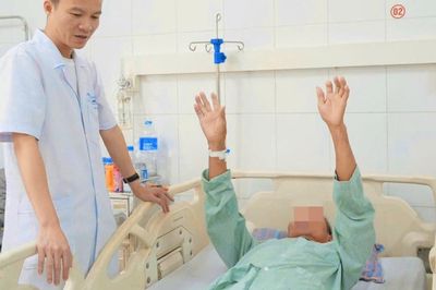 Một dấu hiệu xuất hiện lúc 2 giờ sáng báo động đột quỵ nguy hiểm, người đàn ông may mắn thoát di chứng