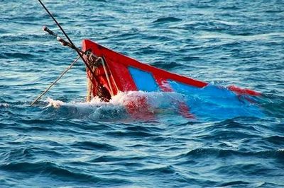 Chìm tàu cá trong đêm trên biển, 3 ngư dân được bộ đội cứu sống