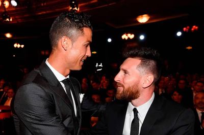 Cuộc tranh luận bất tận về Messi và Ronaldo: Hãy tận hưởng