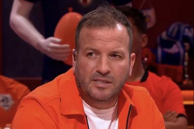 Van der Vaart gây tranh cãi