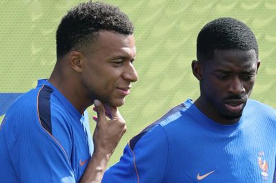 Mbappe làm dậy sóng tuyển Pháp