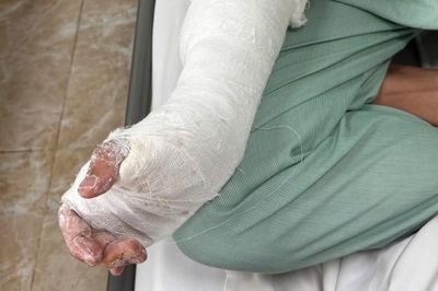 Tình trạng chủ quán bị khách 'bùng' tiền 30 bánh chưng, chém nhập viện