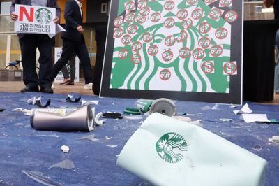 Sai lầm khó cứu vãn khiến Starbucks Hàn Quốc tạm đóng toàn bộ cửa hàng