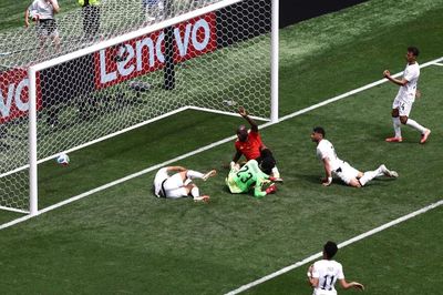 Lukaku giúp Bỉ thoát thua trước Ai Cập