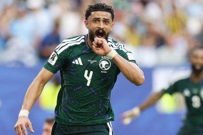 Saudi Arabia quả cảm cầm hòa Uruguay