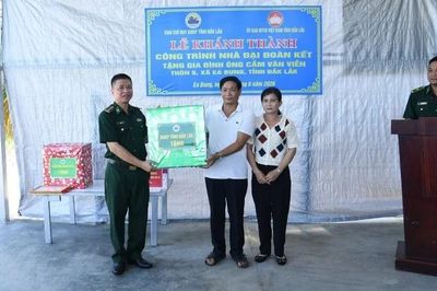 Khánh thành 'Nhà đại đoàn kết' tặng hộ gia đình khó khăn ở xã biên giới tỉnh Đắk Lắk