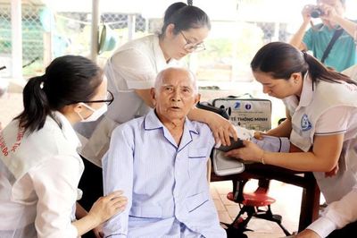 Lãnh đạo TPHCM yêu cầu khám sức khỏe toàn dân không chạy theo thành tích