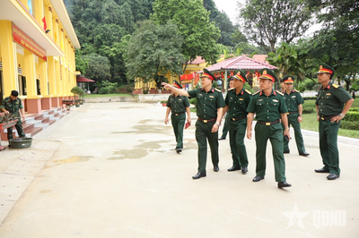 Kiểm tra công tác chuẩn bị tham gia Hội thi 'Doanh trại chính quy, xanh, sạch, đẹp' Trung đoàn bộ binh đủ quân
