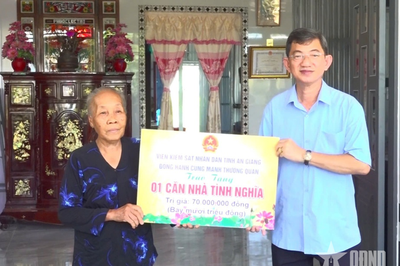 An Giang: Bàn giao nhà tình nghĩa cho gia đình có công với cách mạng tại xã Thoại Sơn