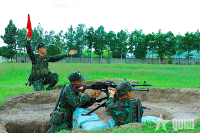 Trung đoàn 174 kiểm tra bắn đạn thật và diễn tập chiến thuật cấp trung đội