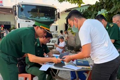 Bắt quả tang xe bồn bơm dầu trái phép, 5 đối tượng bị xử phạt